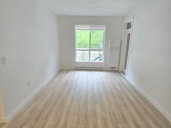 4th image of 2771 Montrose Ave #216
