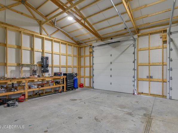 5209 Highway 50 E, Linn, MO 65051