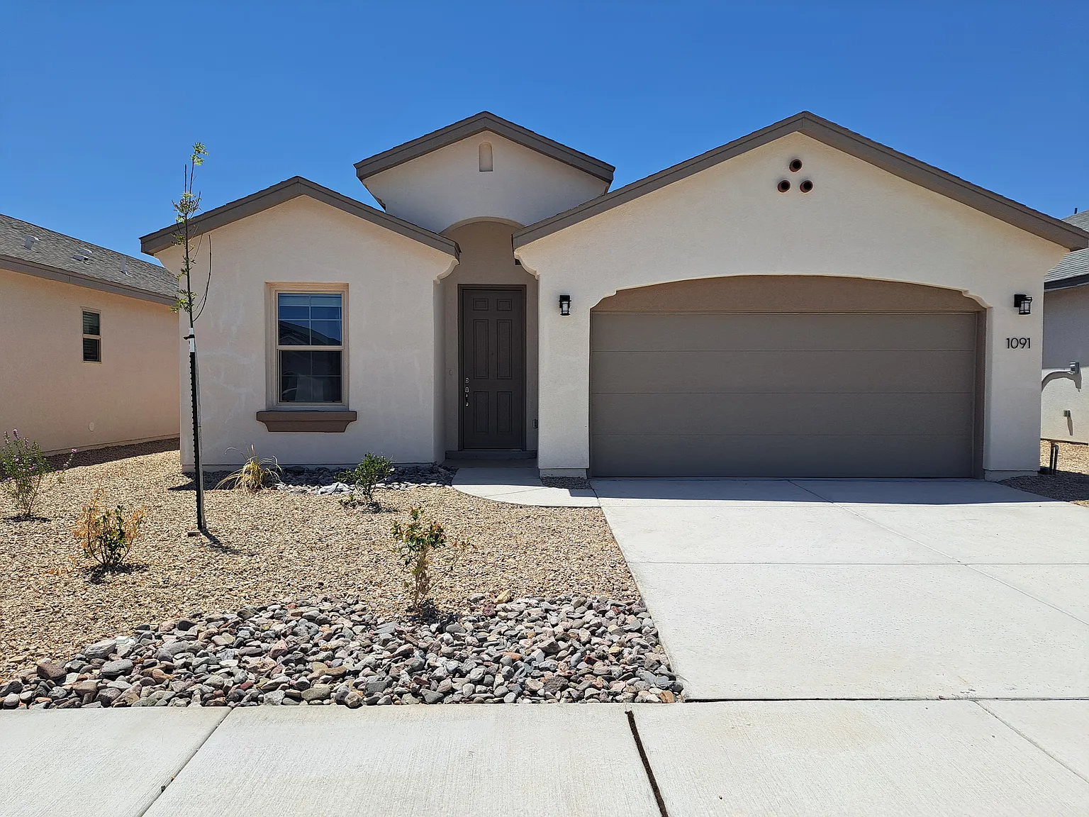 3 bed, 1649 sqft, $1,950 — Photo 1