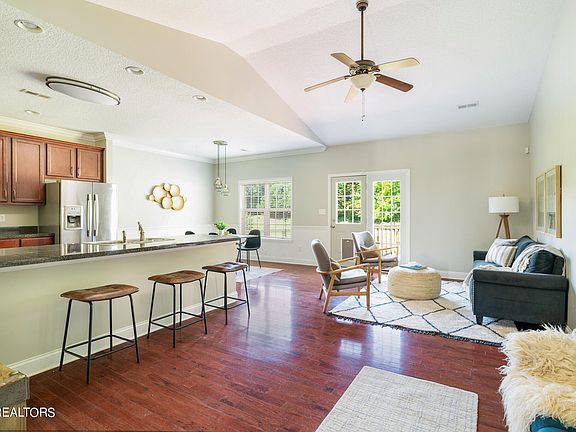 4th image of 6811 Harvest Grove Ln