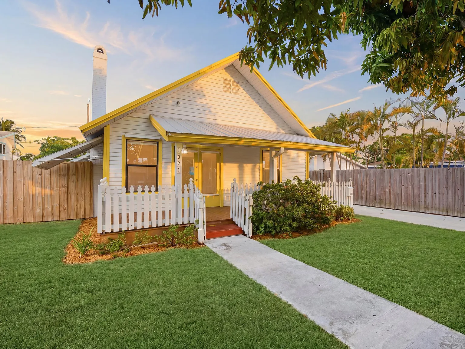 3 bed, 3.0 bath, 1244 sqft, $3,500 — Photo 3