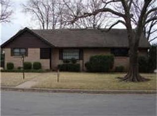 300 E Mission St, Crowley, TX 76036