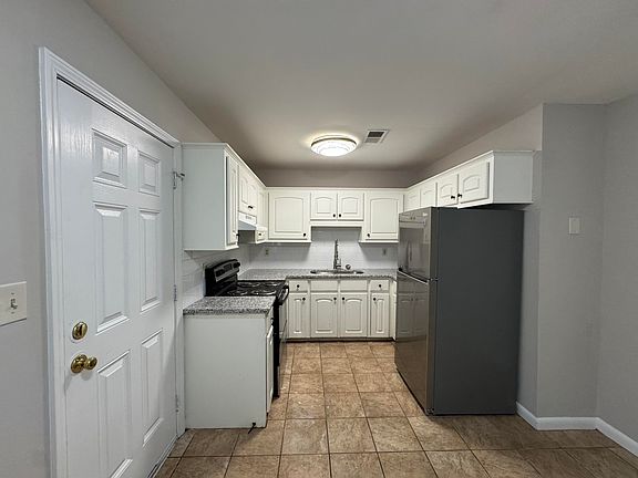 3rd image of 7911 Angel Ct
