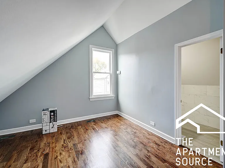 1341 W Fletcher St #COACH HOUSE — Photo 7