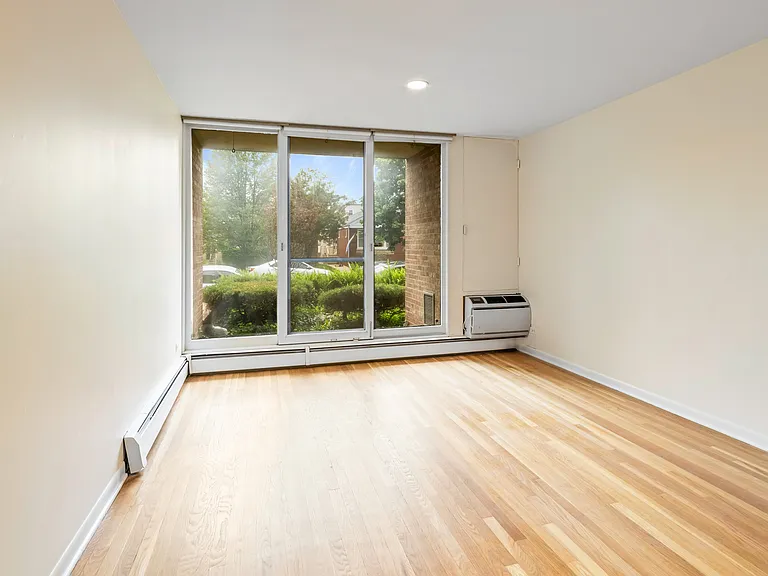 5435 N Artesian Ave #1W — Photo 3