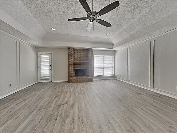 3rd image of 6518 Country Creek Dr
