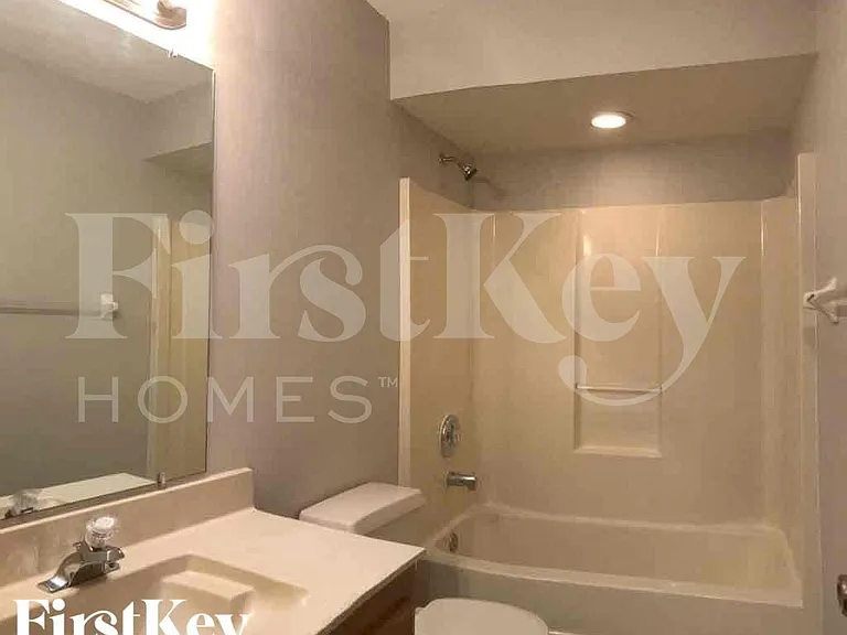 742 Eunice St — Photo 12