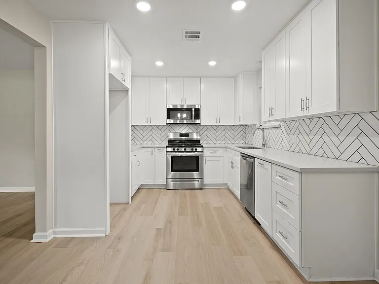 2122 Stadium Dr — Photo 11