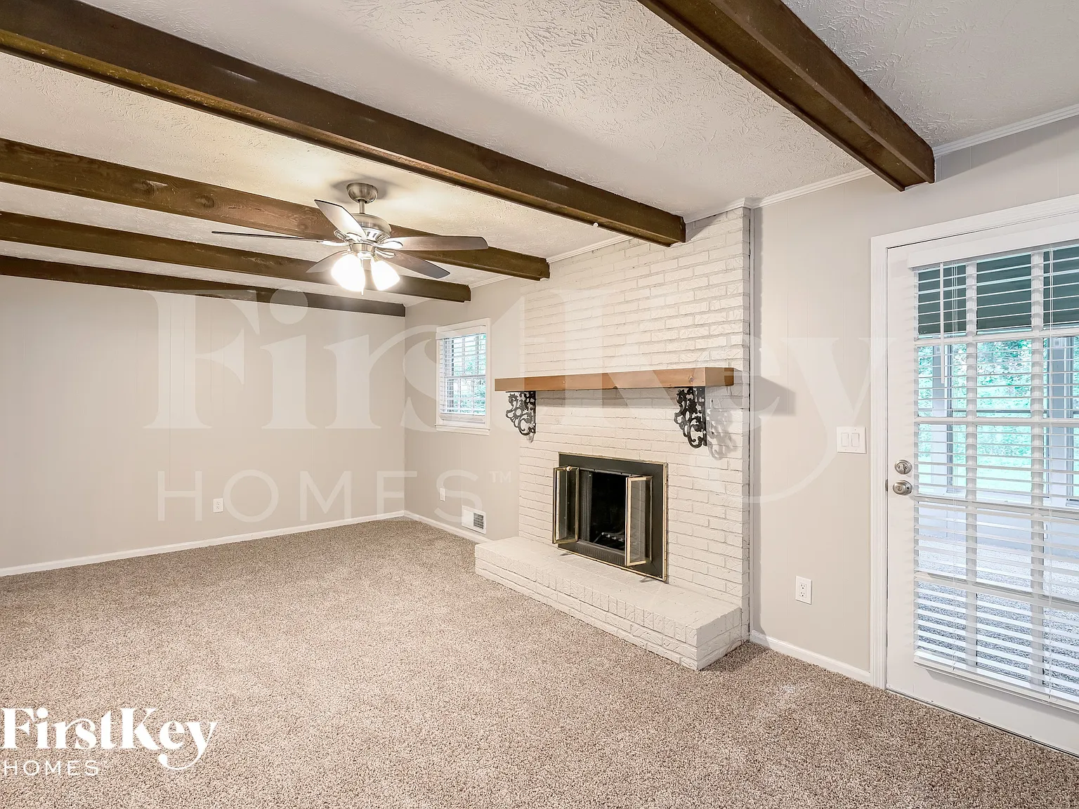 3 bed, 2.0 bath, 1761 sqft, $2,120 — Photo 2