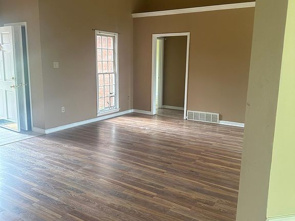 3rd image of 866 Tropicana Dr E