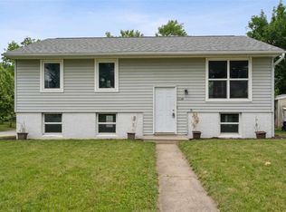 3138 Coral Ln SW, Cedar Rapids, IA 52404