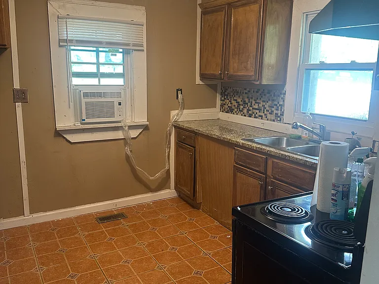 3220 Memorial Dr — Photo 14