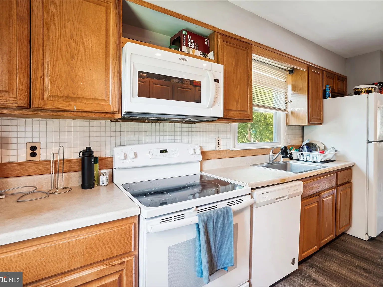 6 bed, 2.5 bath, 1050 sqft, $6,000 — Photo 3