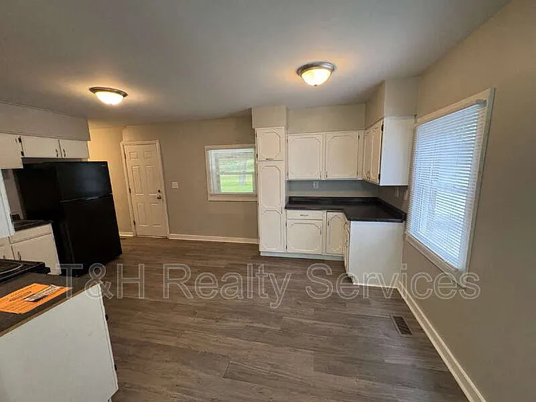 3611 Chateau Ln — Photo 6