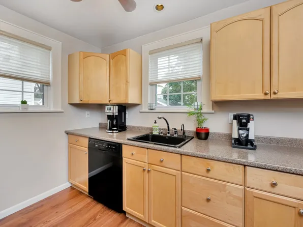 91-15 Vanderveer Street image 9 of 23