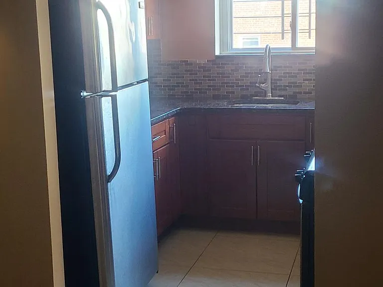 2-1015 E 223rd St #2 — Photo 9
