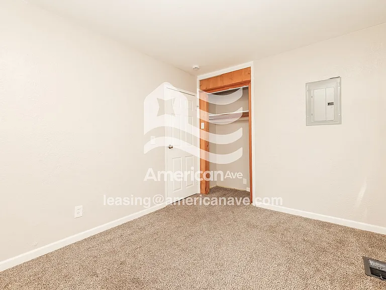 1687475_011_bedroom_11.jpg