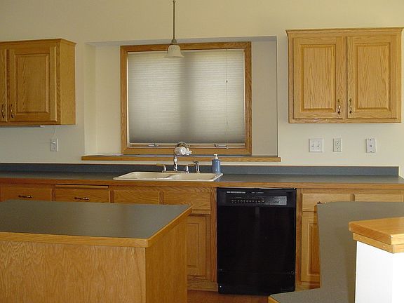 Large kitchen with 2 islands