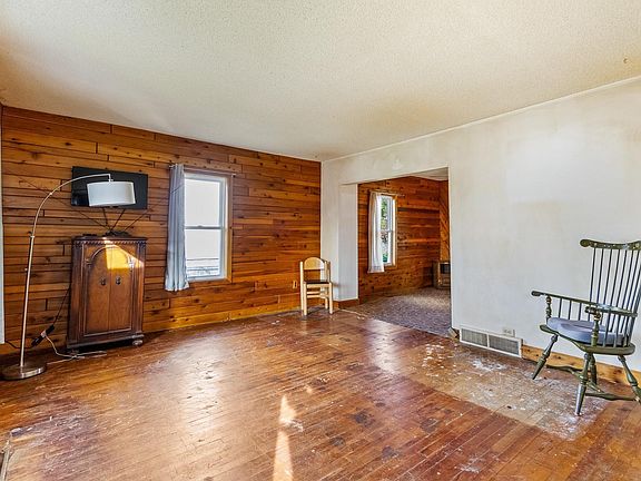 3rd image of 16 Sunnyside St