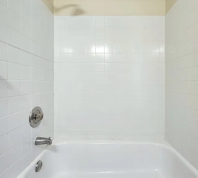 1430 N Dearborn Pkwy — Photo 96