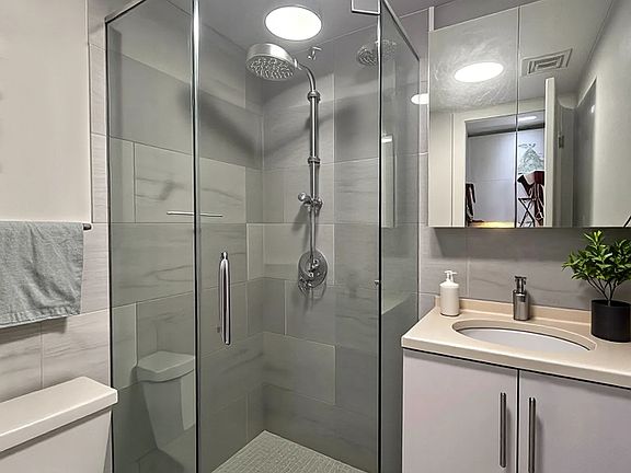 5th image of 177 Ludlow St APT 4C