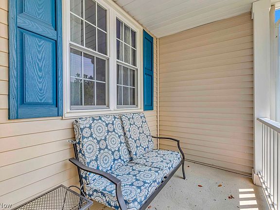 3rd image of 27010 Glenside Ln