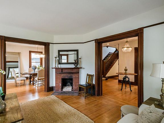 5th image of 1136 Waverley St