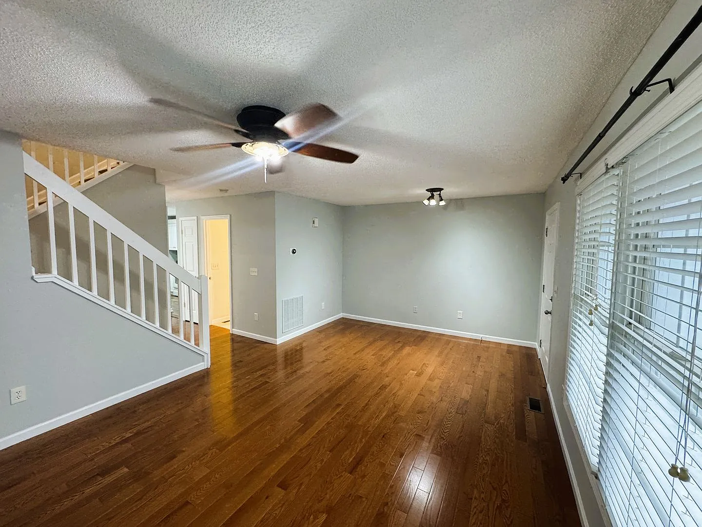 Spacious 3-Level Townhouse in Harrisonburg — Photo 3