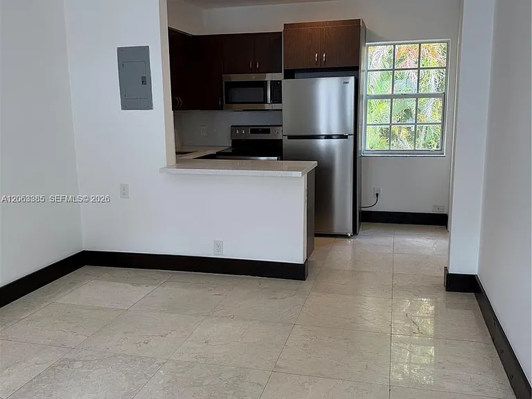 551 NE 62nd St #14 — Photo 3