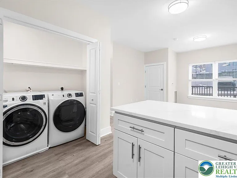 410 William St #102 — Photo 13