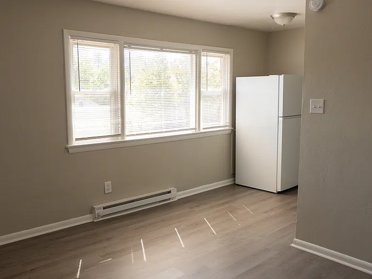 1250 Little Bay Ave #5 — Photo 3