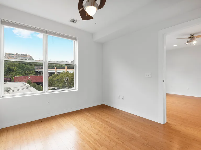 1325 Adams St #402 — Photo 11