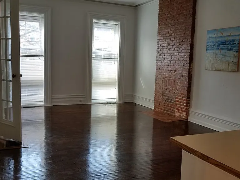 312 W 9th St — Photo 4