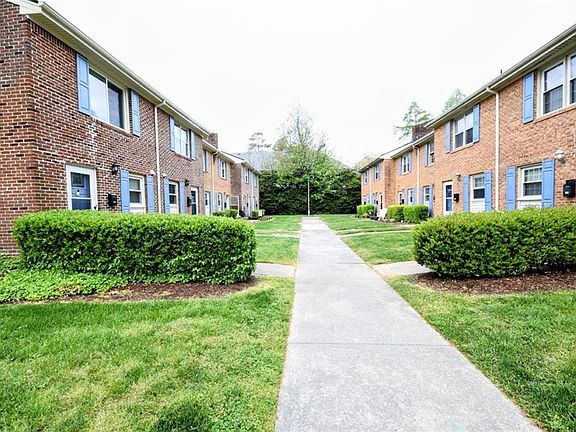 3rd image of 437 Barberton Dr