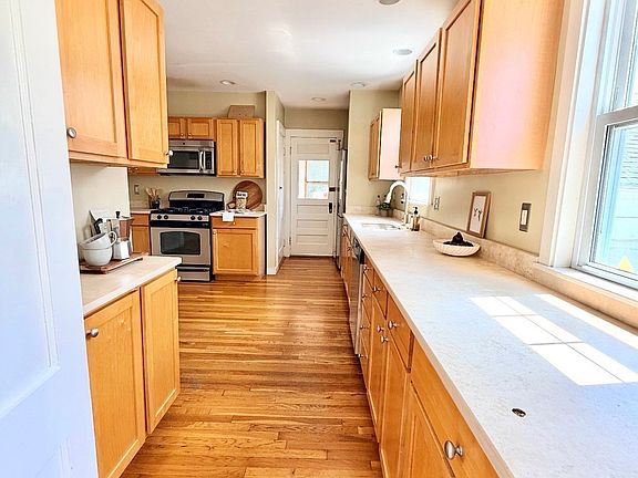 5th image of 18 Chandler St Unit 18