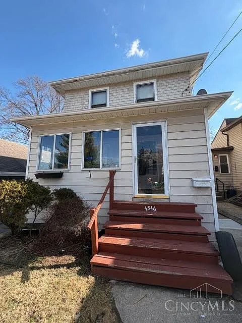 4546 Leo St photo 1