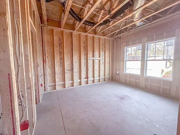5th image of 203 Pond View Ct