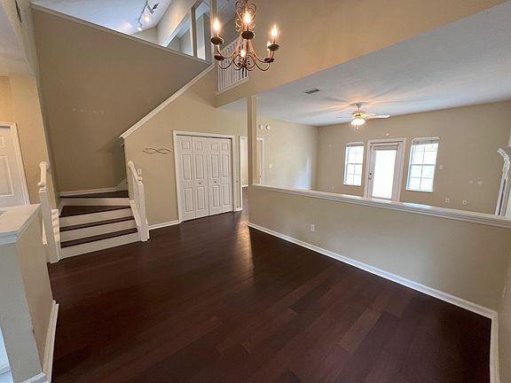 3rd image of 1517 Applewood Way