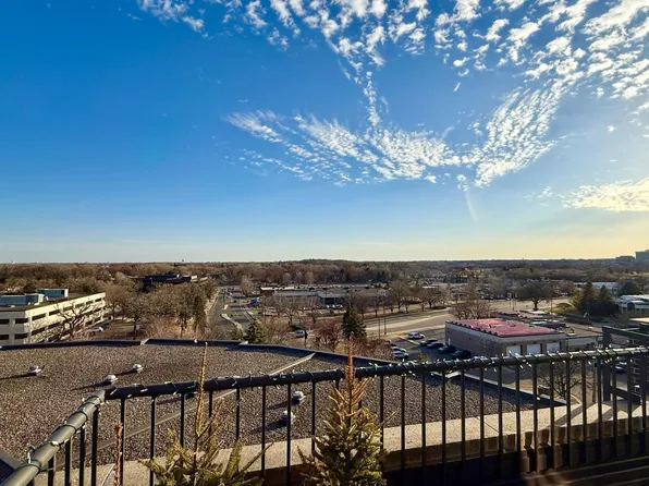 7600 Golden Valley Rd APT 305, Golden Valley, MN 55427