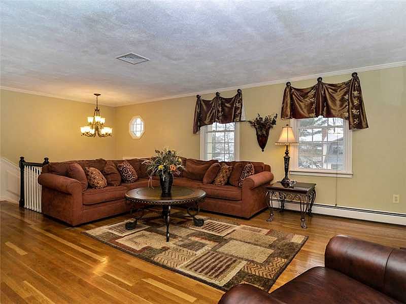 35 Sherri Dr, North Providence, RI 02911 Zillow