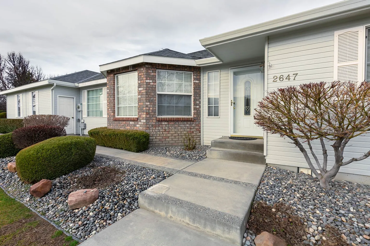 2647 Willowbrook Ave photo 1