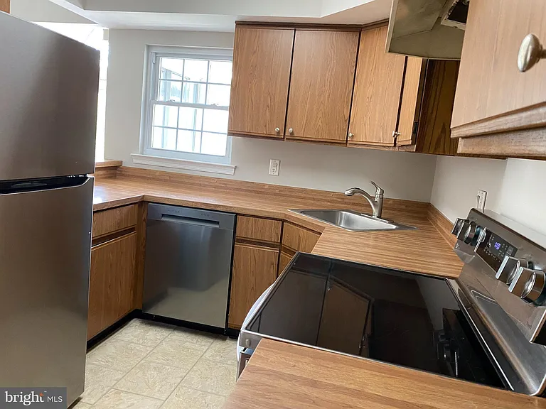 11017 Bennett Pl — Photo 10