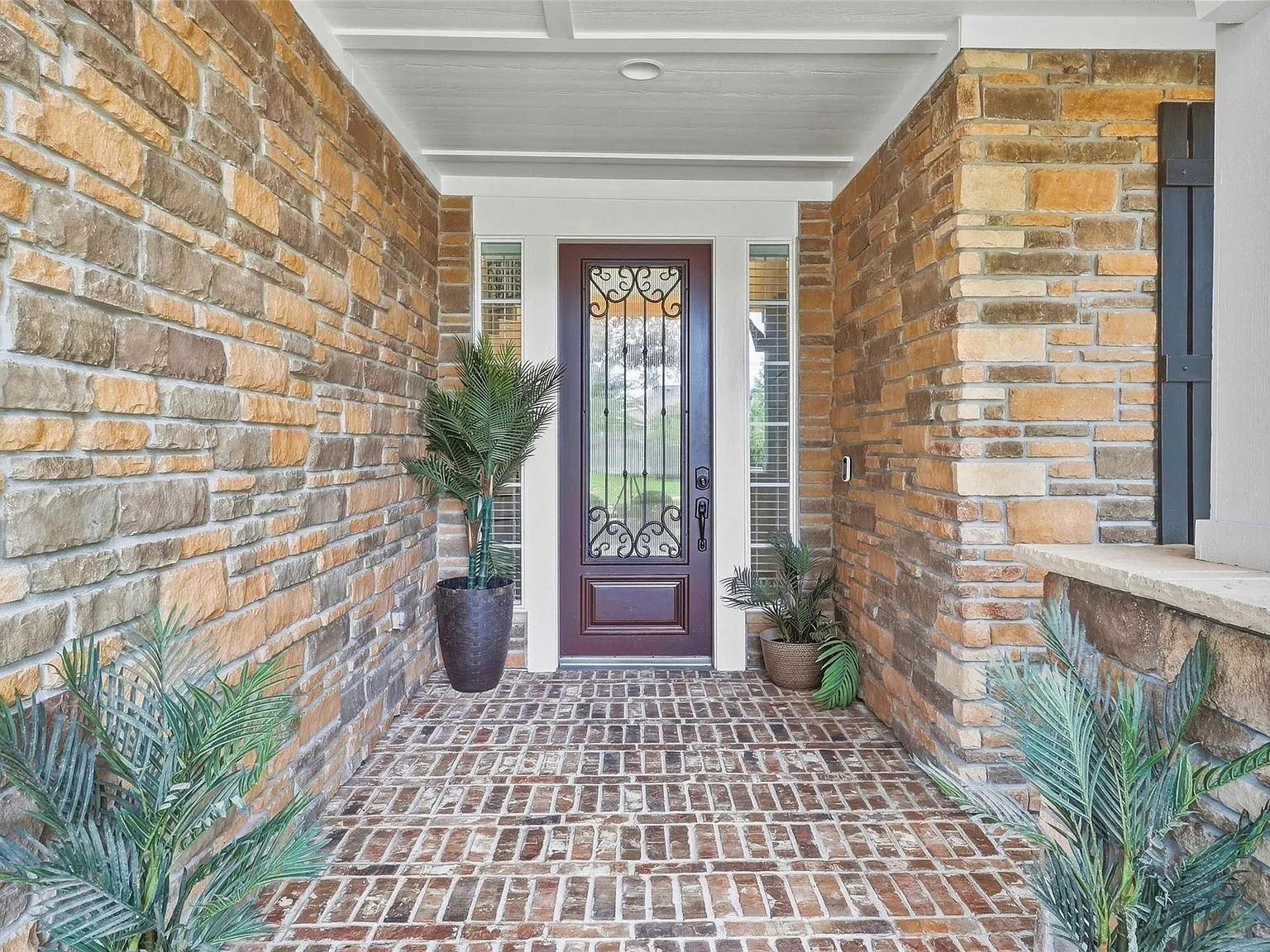 4 bed, 3.5 bath, 4011 sqft, $5,500 — Photo 2
