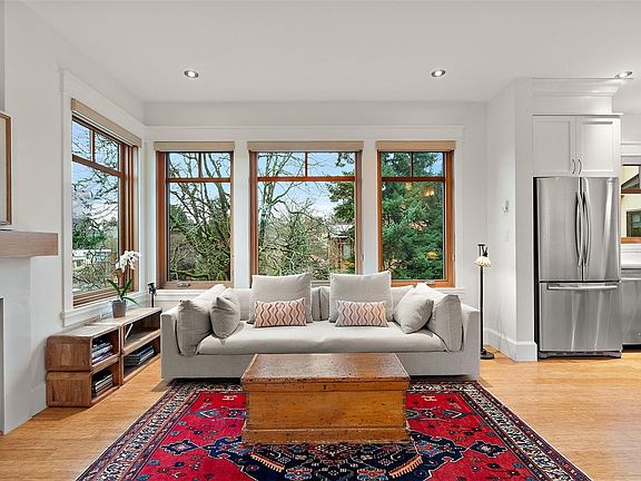 4th image of 849 Dunsmuir Rd #3