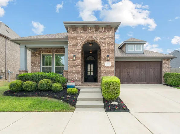 1233 9th St, Roanoke, TX 76226