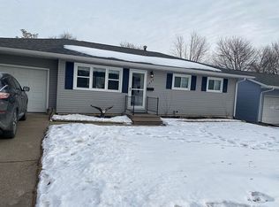 2833 Cypress Dr, Bettendorf, IA 52722
