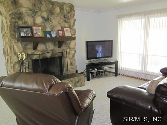 4th image of 24 Lakeview Dr