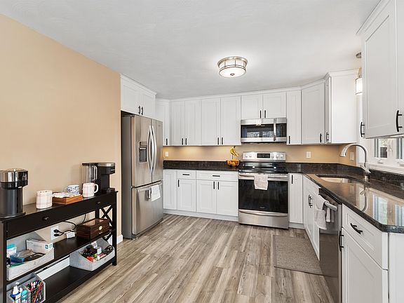 5th image of 6 Mills Farm Circle #R