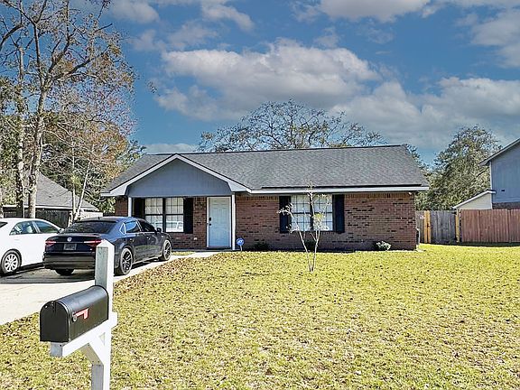 2nd image of 1526 Woodcrest Cir