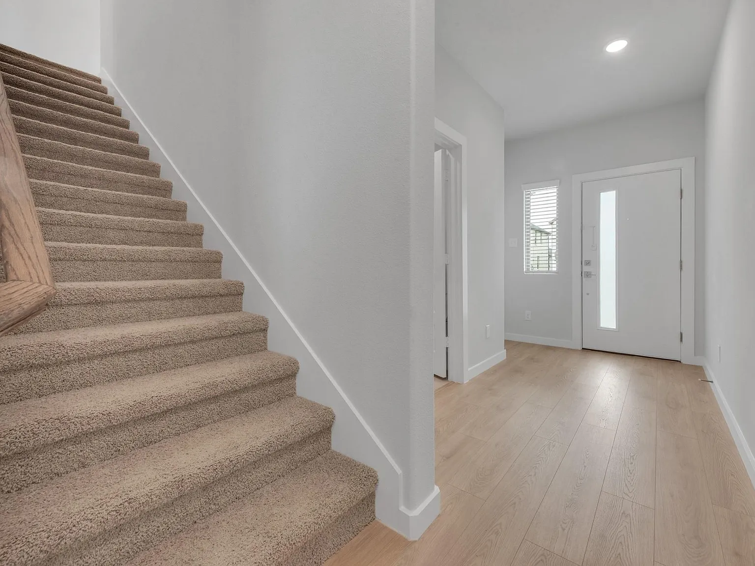 5 bed, 2.5 bath, 2068 sqft, $3,100 — Photo 2